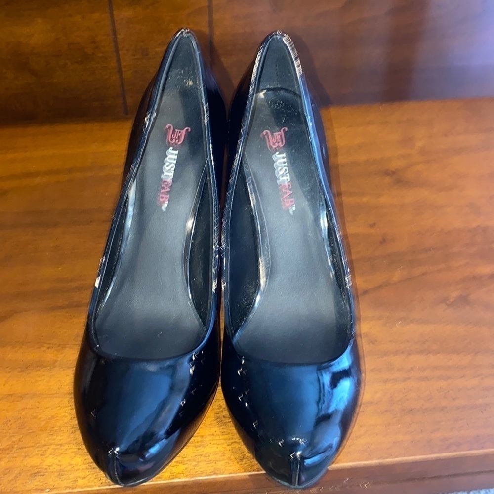 JUST fab size 6.5 black patent leather heels